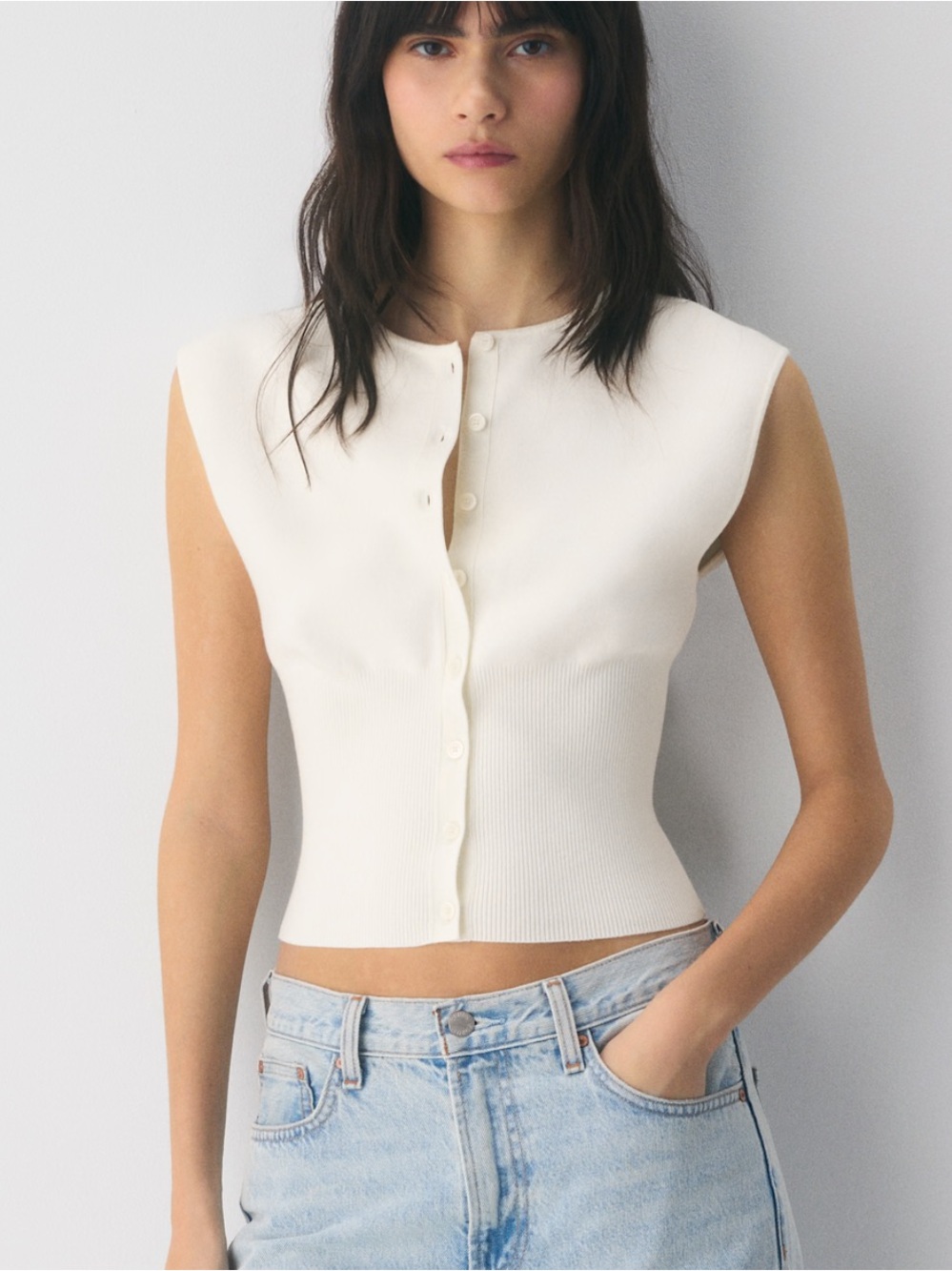 Aritzia Golightly Sleeveless Cardigan